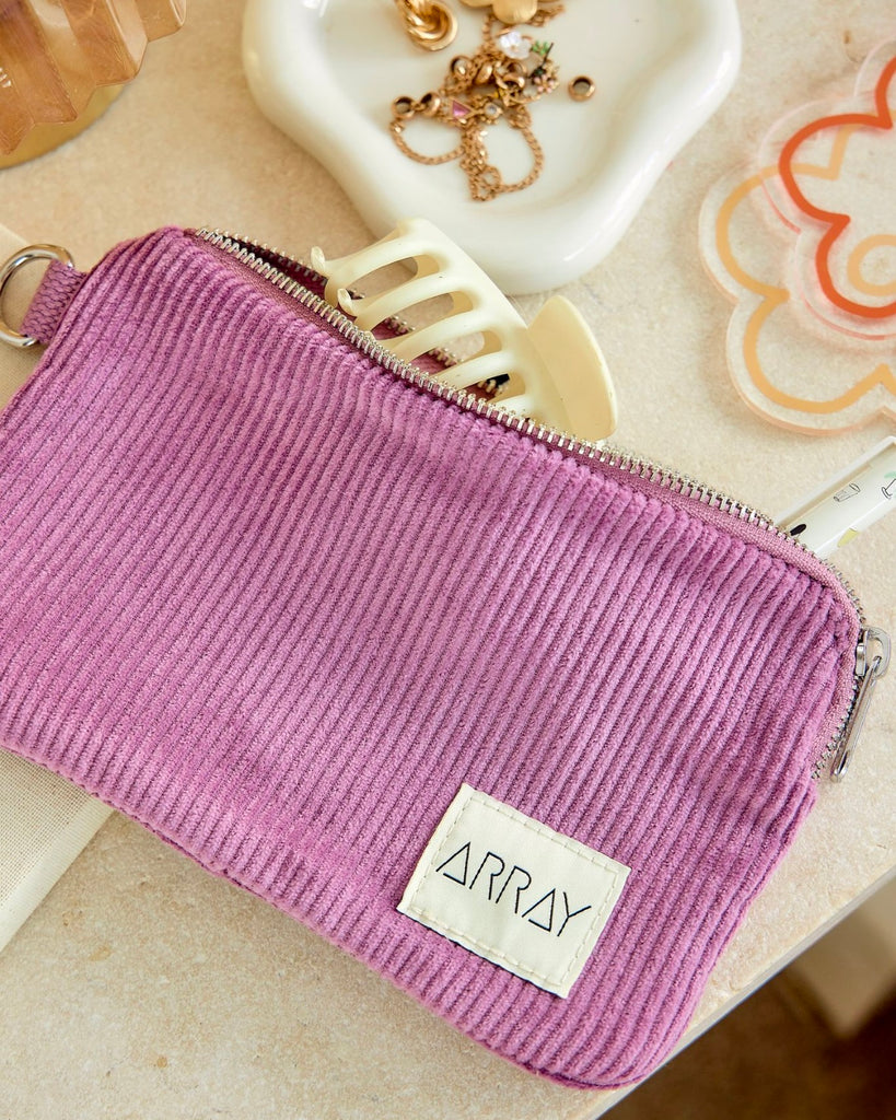 A small clutch for everyday organising. Simple and casual style, this grab-and-go clutch will help you feel a little organised.