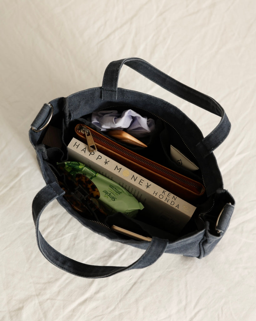 Smaller version of the bestselling everyday zip top pocket tote, with six internal pockets, in a versatile and casual style. The perfect bag for days when you don’t need to carry everything.