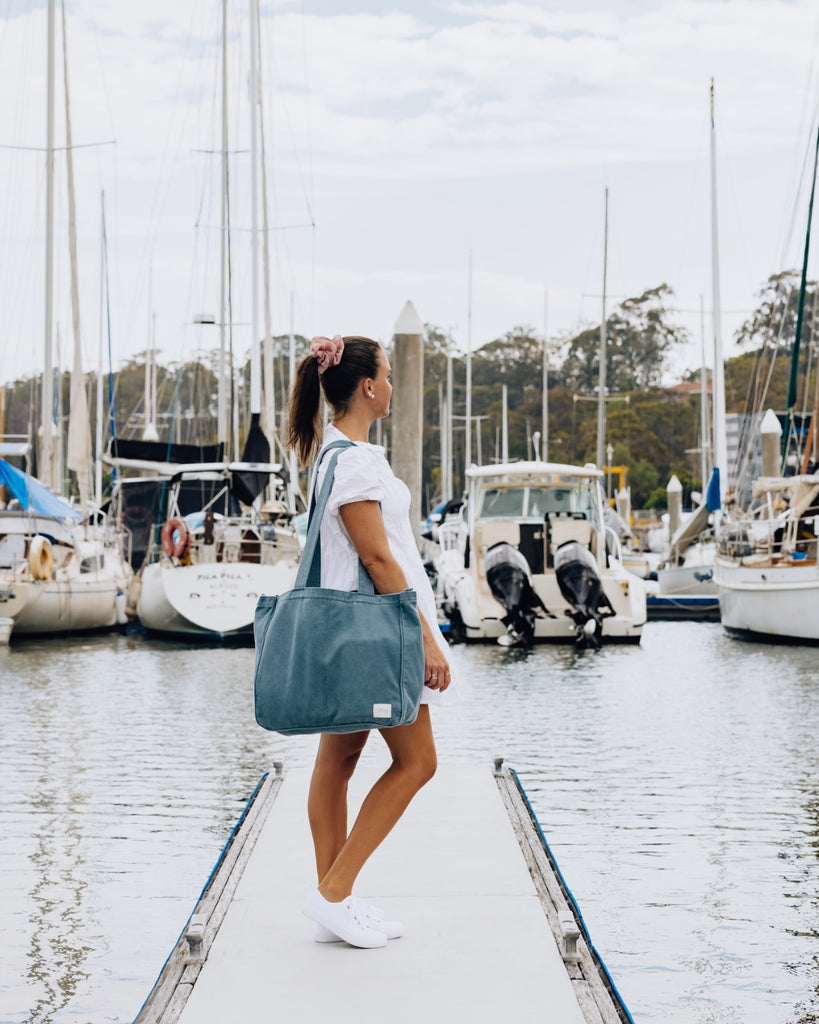 Everyday Zip Top tote bag with six internal pockets, in a versatile and casual style. Organise the chaos of everyday life. From baby bag, to work bag it is an everyday essential.