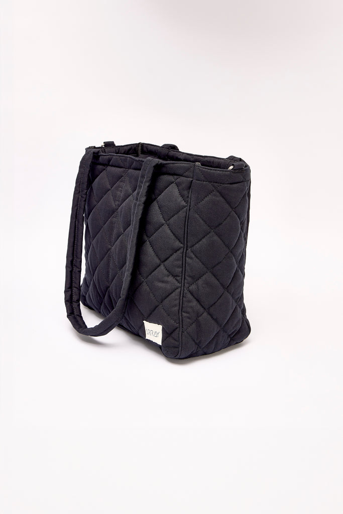 Quilted Everyday Pocket Tote bag with six internal pockets, in a versatile and casual style. Organise the chaos of everyday life. From baby bag, to work bag it is an everyday essential.