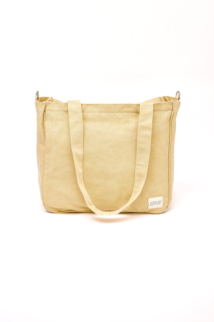 Everyday tote bag with pockets to organise everything. Encompasses casual style, practicality and versatility.