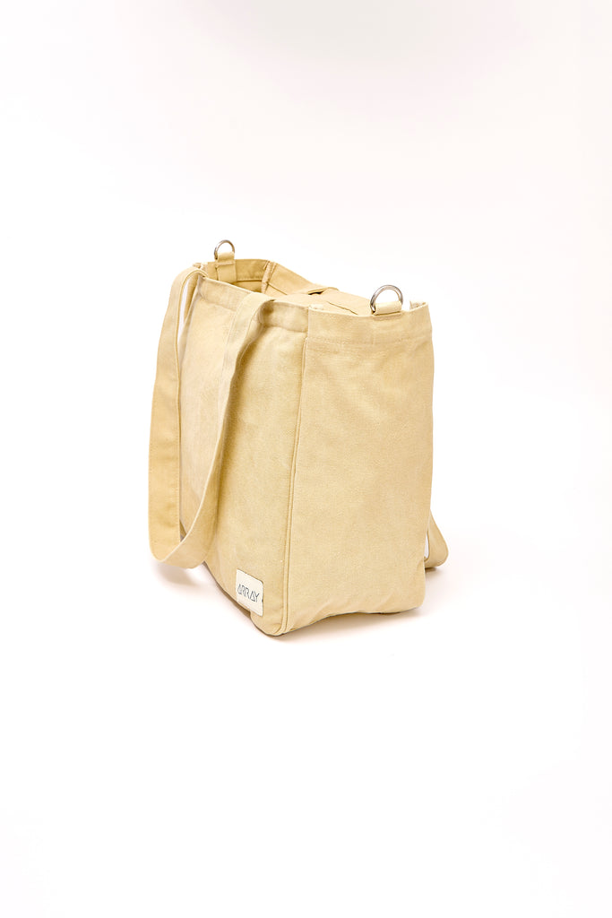 Everyday tote bag with pockets to organise everything. Encompasses casual style, practicality and versatility.