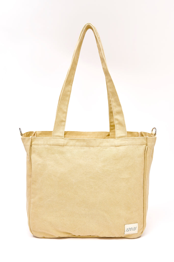 Everyday tote bag with pockets to organise everything. Encompasses casual style, practicality and versatility.