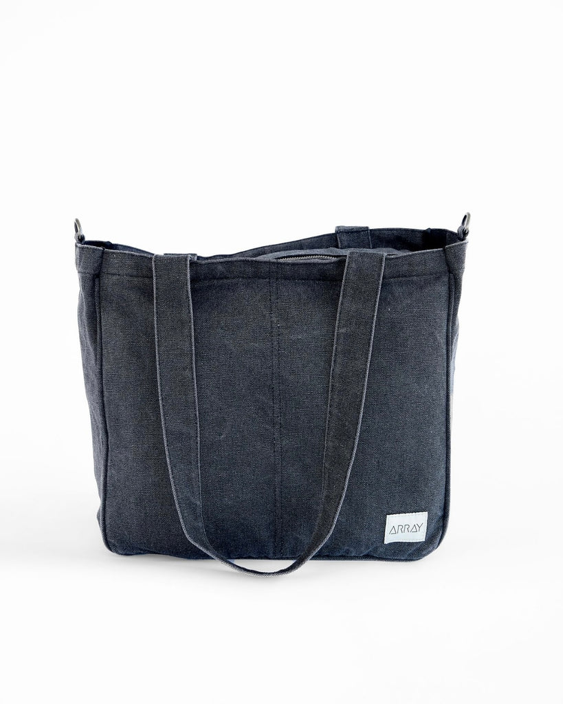 Everyday tote bag with pockets to organise everything. Encompasses casual style, practicality and versatility.