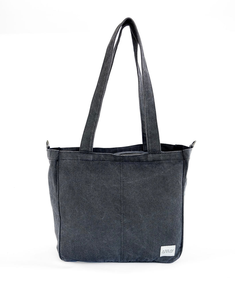 Everyday tote bag with pockets to organise everything. Encompasses casual style, practicality and versatility.