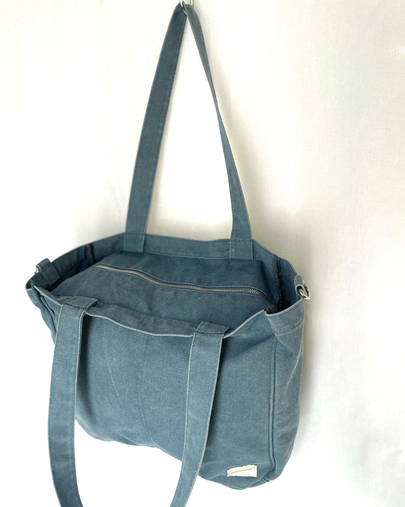 Larger version of the bestselling everyday zip top pocket tote, with six internal pockets, in a versatile and casual style. Large enough to fit a laptop, lunchbag or large water bottle, it makes the perfect bag for work or study, or the ultimate mumbag.