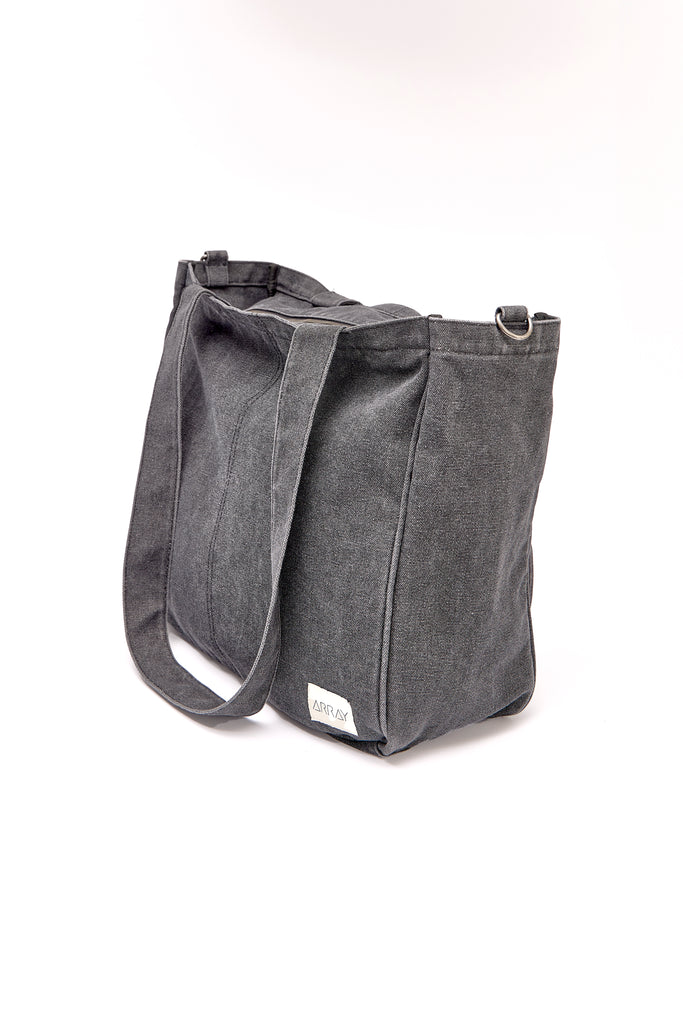 Larger version of the bestselling everyday zip top pocket tote, with six internal pockets, in a versatile and casual style. Large enough to fit a laptop, lunchbag or large water bottle, it makes the perfect bag for work or study, or the ultimate mumbag.