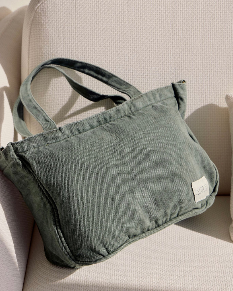 Smaller version of the bestselling everyday zip top pocket tote, with six internal pockets, in a versatile and casual style. The perfect bag for days when you don’t need to carry everything.