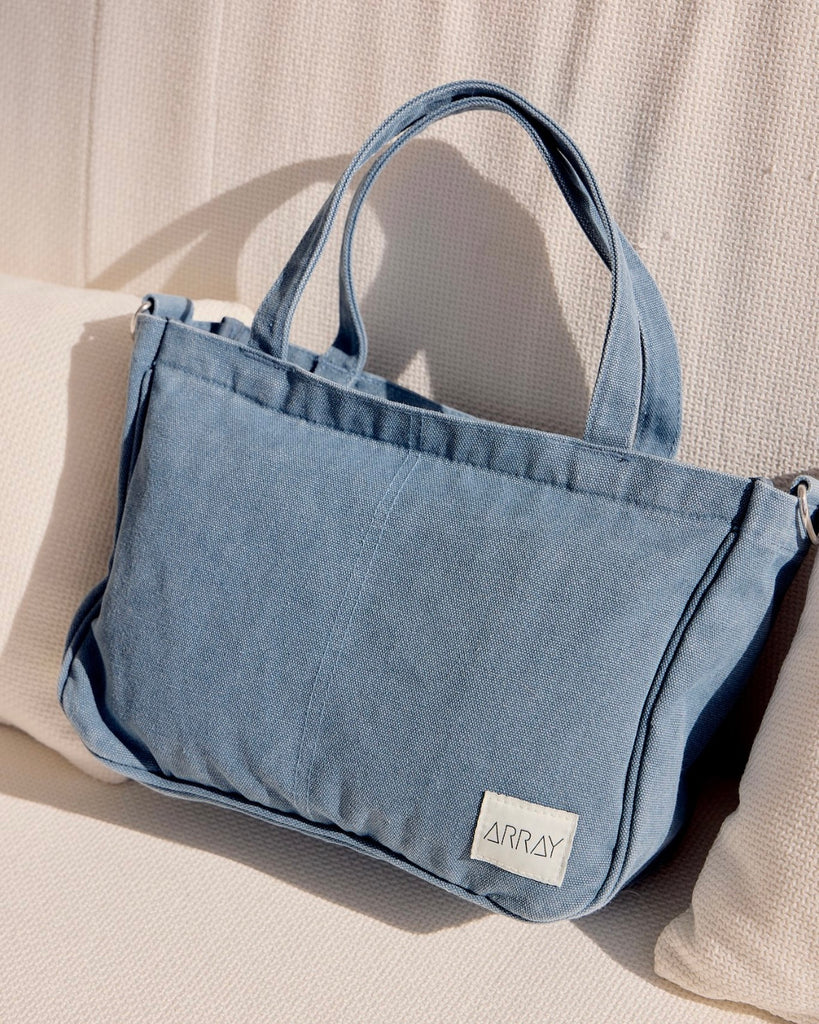 Smaller version of the bestselling everyday zip top pocket tote, with six internal pockets, in a versatile and casual style. The perfect bag for days when you don’t need to carry everything.