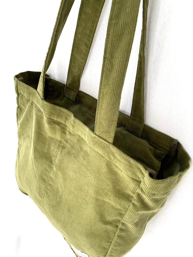 Everyday Zip Top tote bag with six internal pockets, in a versatile and casual style. Organise the chaos of everyday life. From baby bag, to work bag it is an everyday essential.