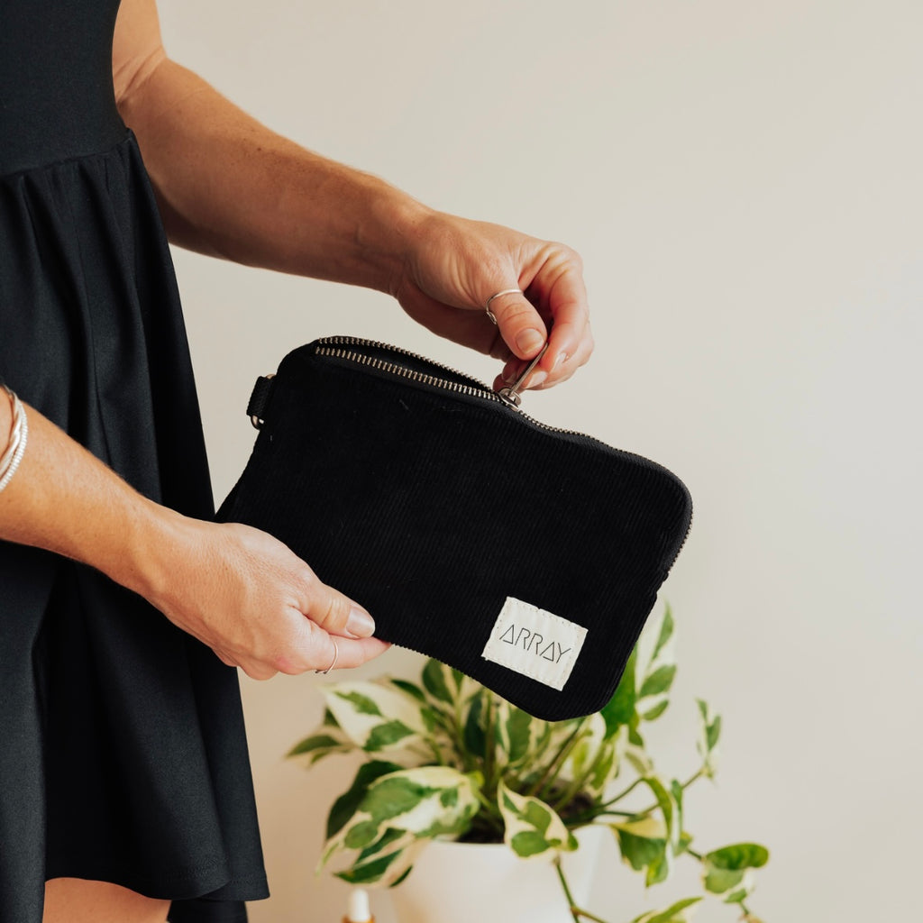 A small clutch for everyday organising. Simple and casual style, this grab-and-go clutch will help you feel a little organised.