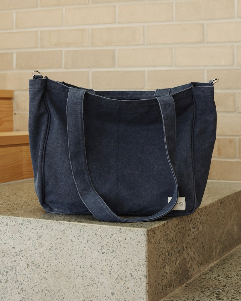 Larger version of the bestselling everyday zip top pocket tote, with six internal pockets, in a versatile and casual style. Large enough to fit a laptop, lunchbag or large water bottle, it makes the perfect bag for work or study, or the ultimate mumbag.