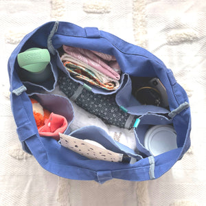 Everyday bag with pockets. Bag with pockets inside, bag with internal pockets. Canvas bag with pockets. Pockets in bag to organise. Organised bag. Casual style, canvas bag. Bag with comfortable straps. Unisex bag, baby bag.