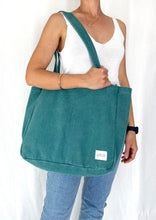 Load image into Gallery viewer, Large everyday bag with pockets in a unisex casual style, the pockets will help organise everything, perfect work bag, baby bag, or beach bag.
